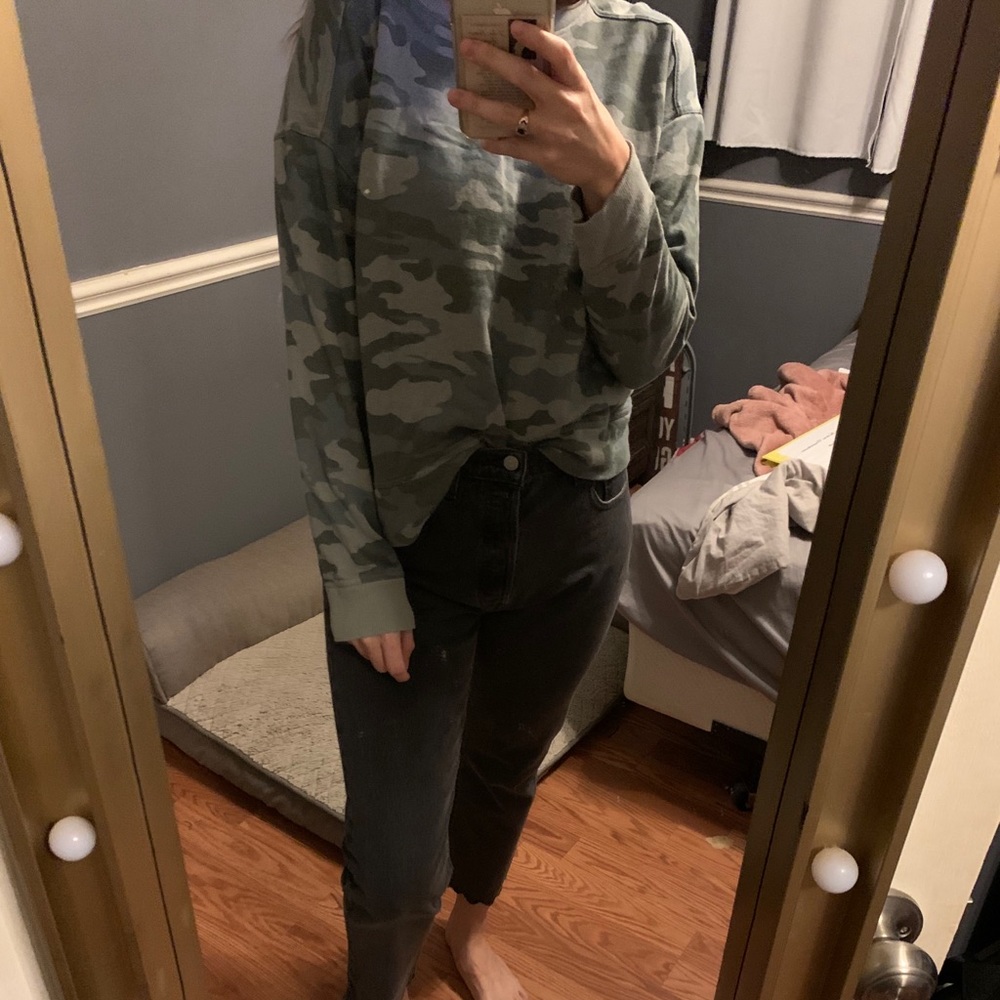 Universal thread camo sweatshirt